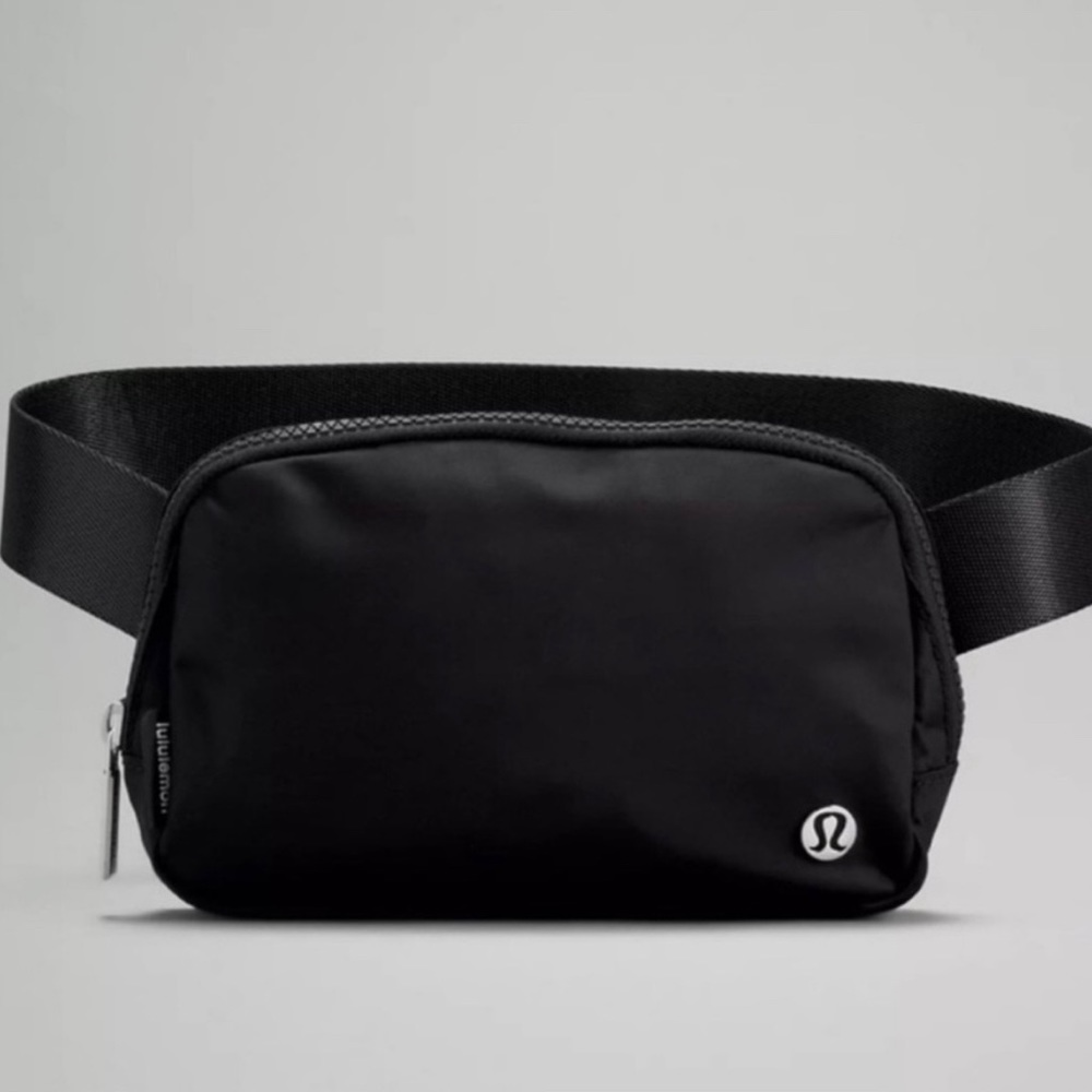 Black lululemon belt bag